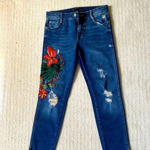 Zara Embroidered straight leg leans